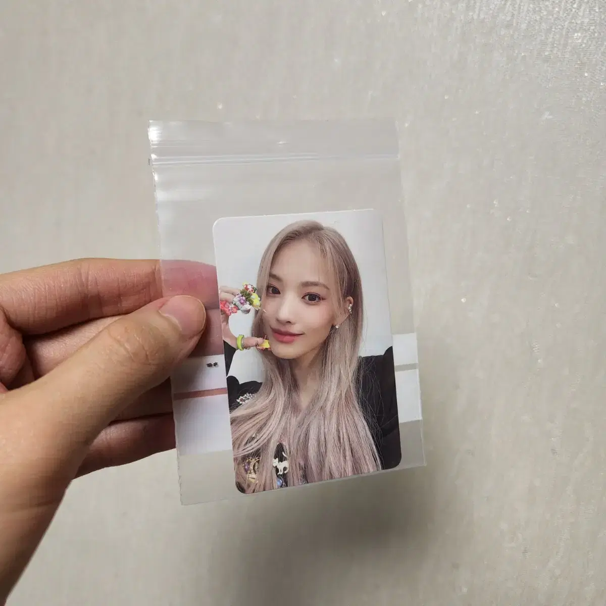 Nmixx jini sells blind packages photocard 