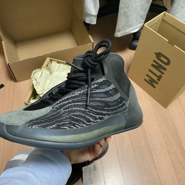 이지 퀀텀 yeezy qntm onyx 250