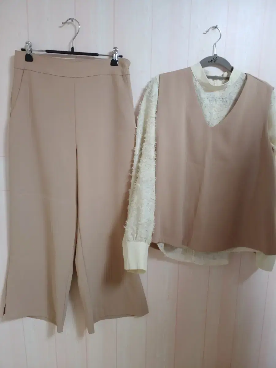 Guest look, work look~ (5,000 won each) vest, blouse, pants