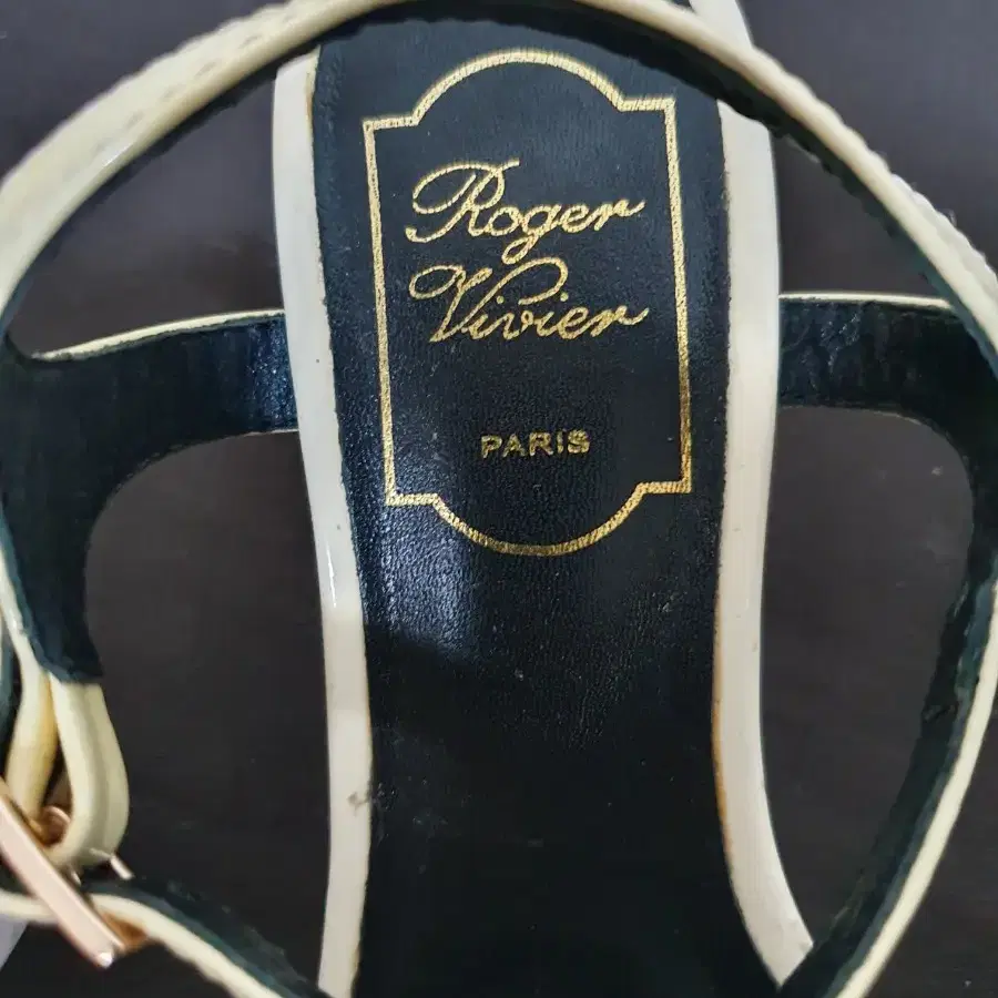 {정품} Roger Vivier 로저비비에 비키비브샌들 230~235가능