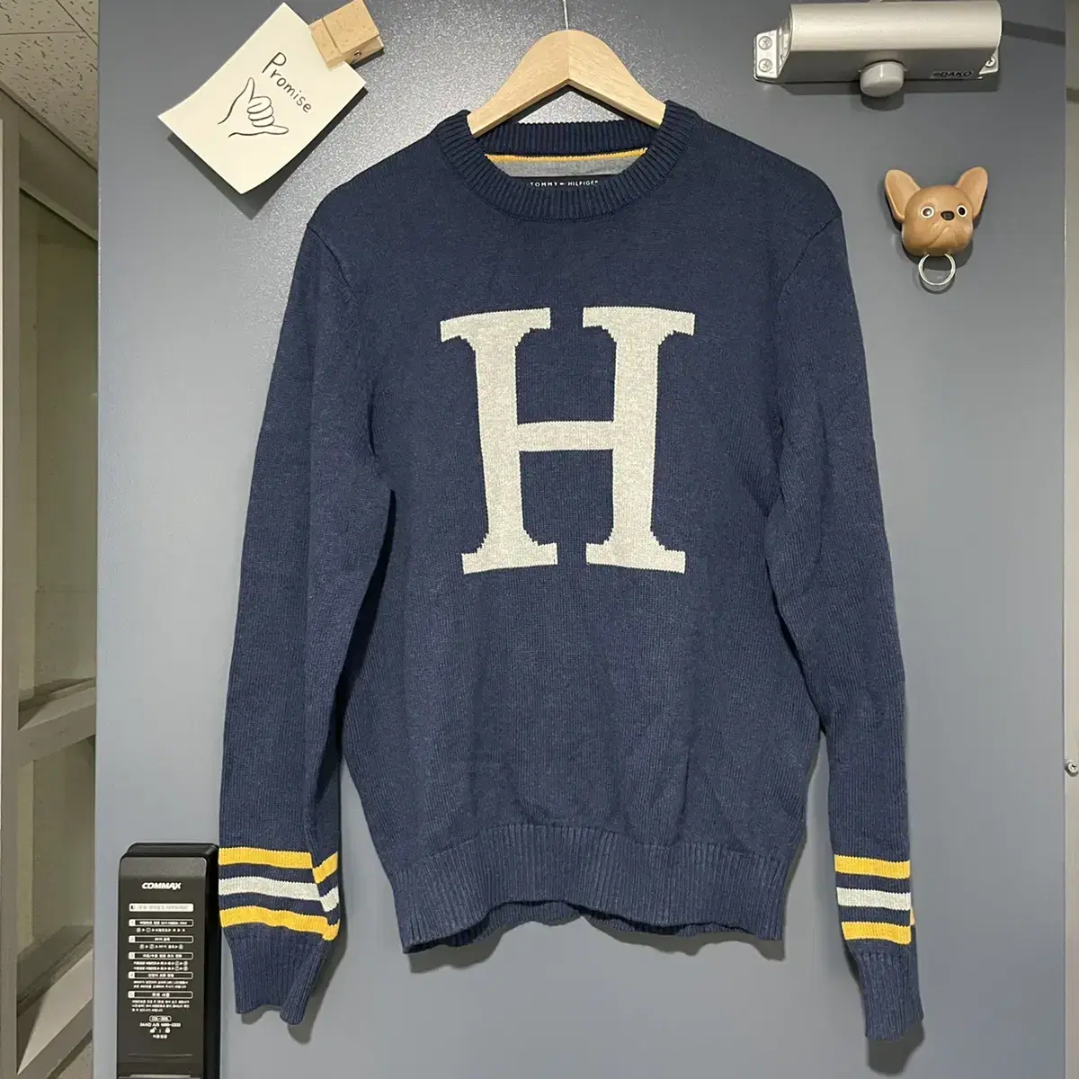 [M] Tommy Hilfiger Minimalist Embroidered Knit Sweater (95-100) J-008