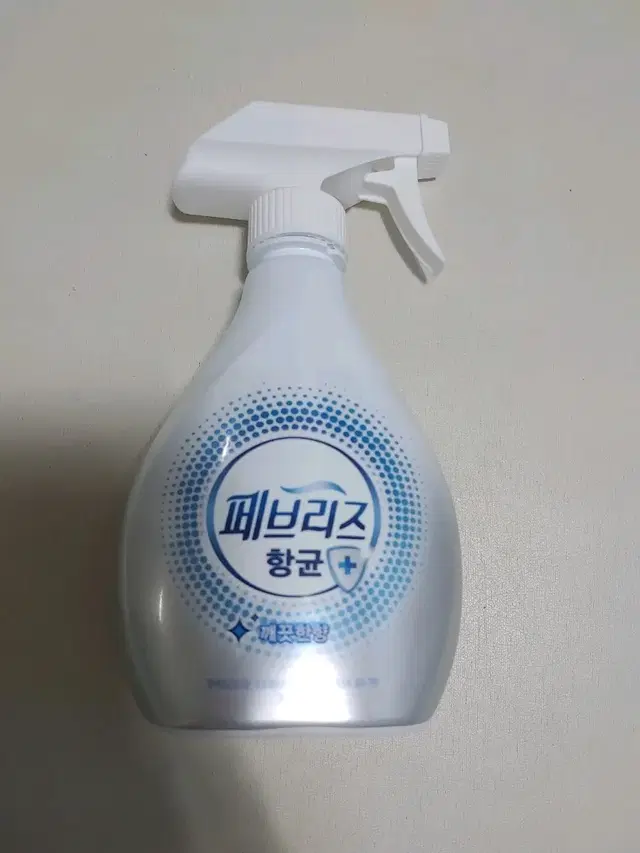 [새제품] 페브리즈 항균 깨끗한향 (360ml)