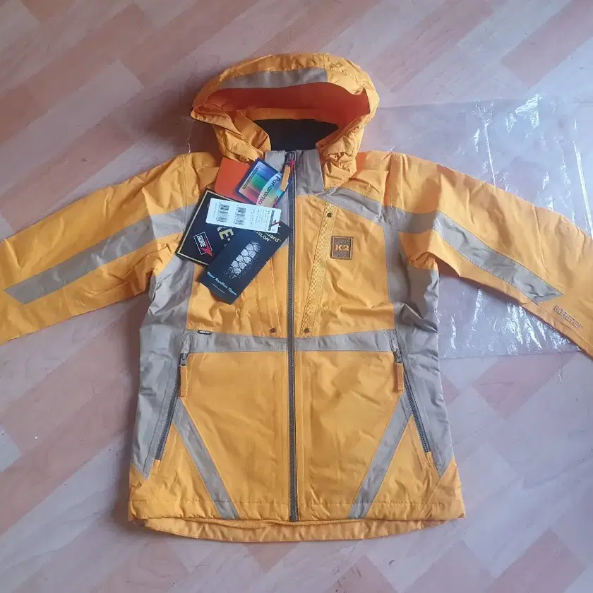 K2 Women's Hiking Clothing 고어텍스,바람막이,등산,방수자켓 on Bunjang with safe