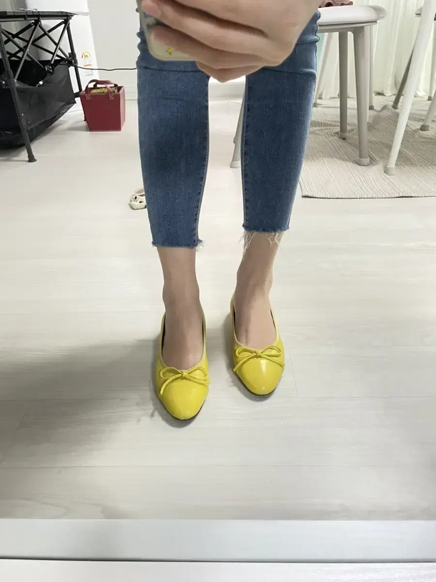 Yellow flat shoes with ribbon 230