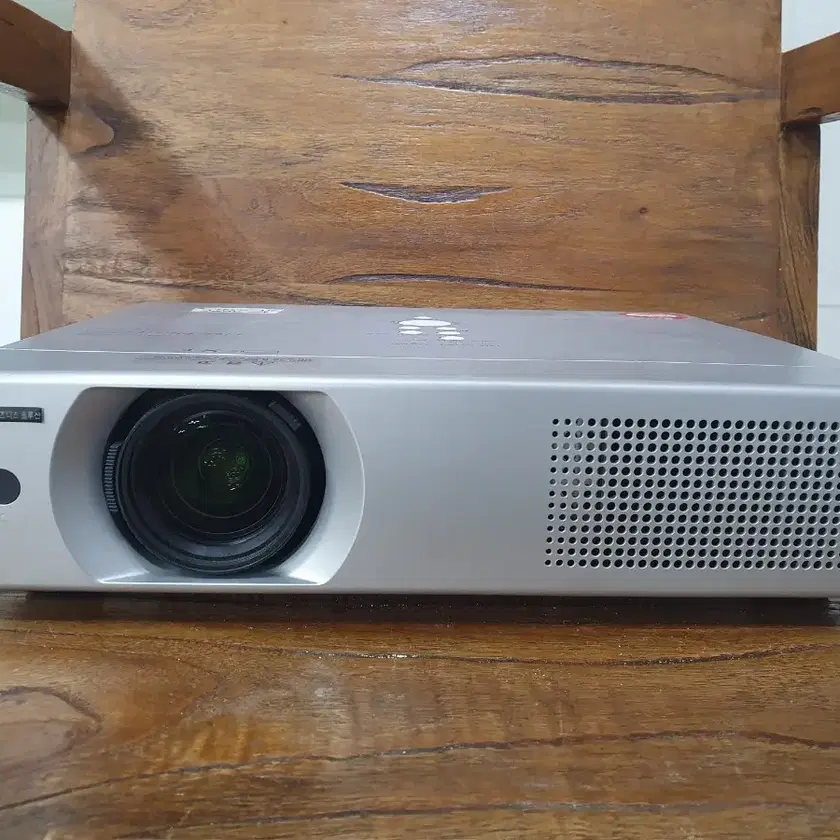 Video/Projector 빔,트,터,안시,루멘 on Bunjang Global Site.