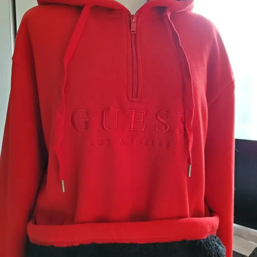 GUESS. 기모공용후드티 L(새제품)