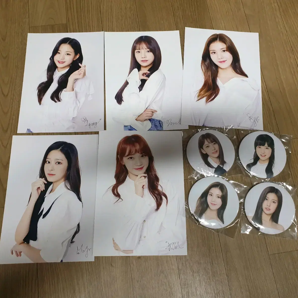 iz*one wonyoung sakura chaeyoung Sells Shokon merchandise. postcard Pin Button