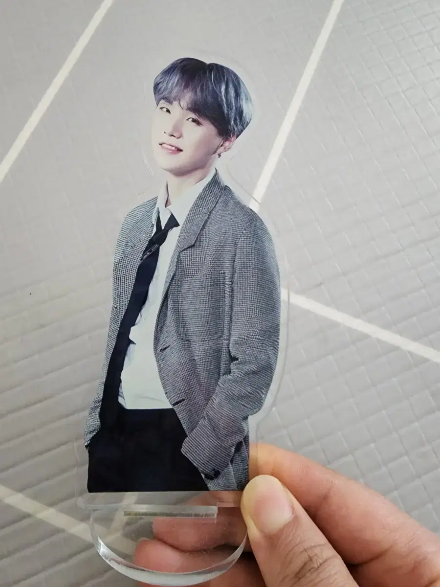 Yoon acrylic stand