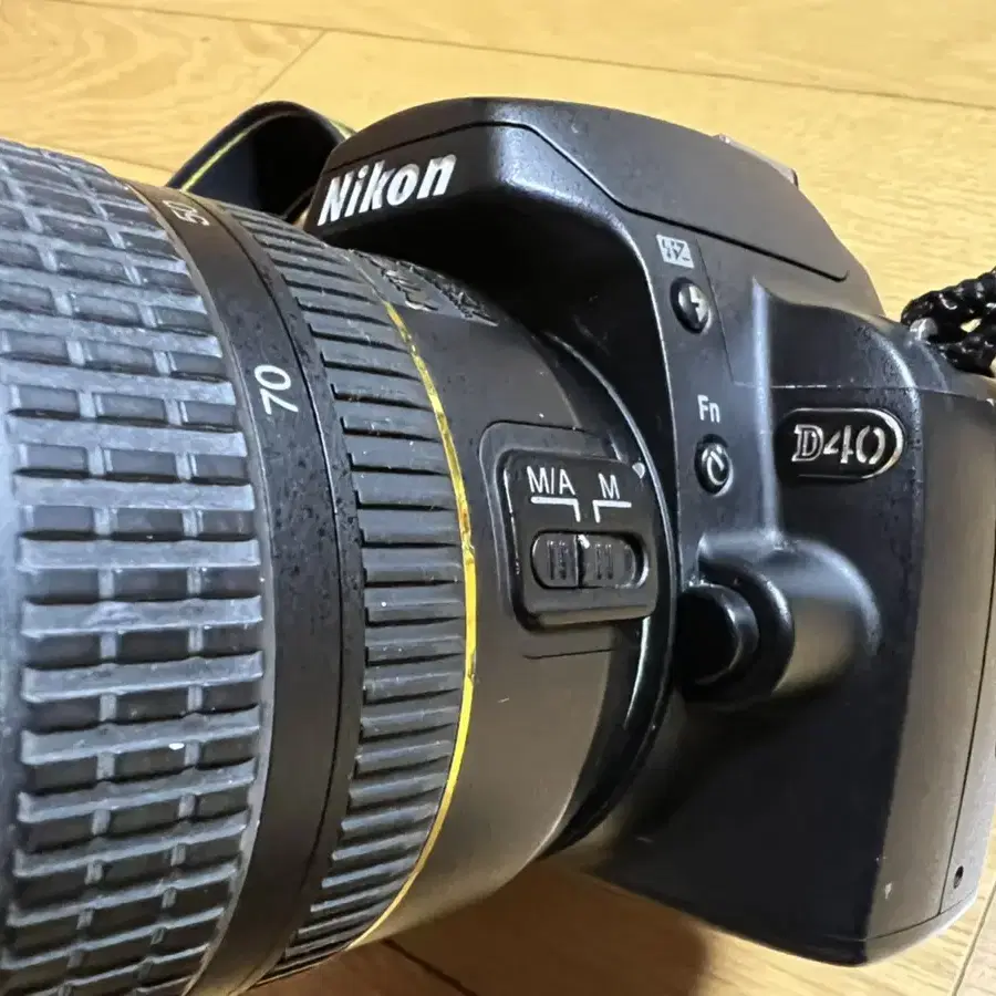 니콘 D40 DSLR