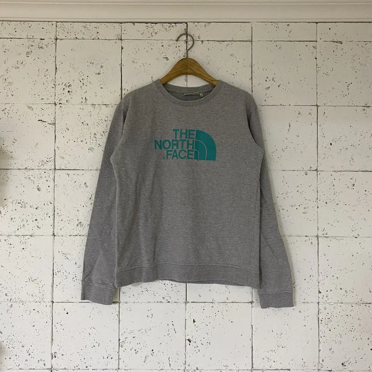 90 The North Face Long Sleeve Tee