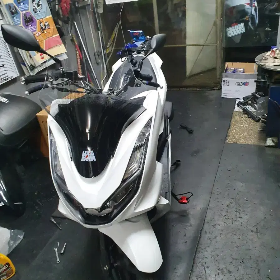 PCX125화이트 블랙 24년식 블랙박스 풀옵션 신차 즉시출고가능합니다