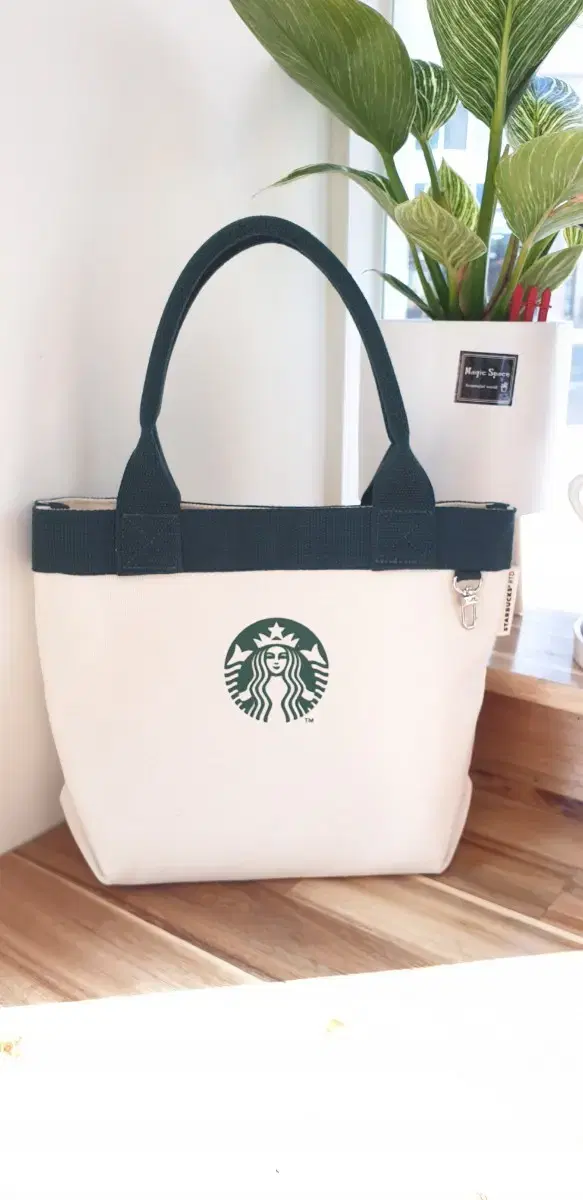 Limited edition (unsealed, new) Starbucks Daily Eco Bag