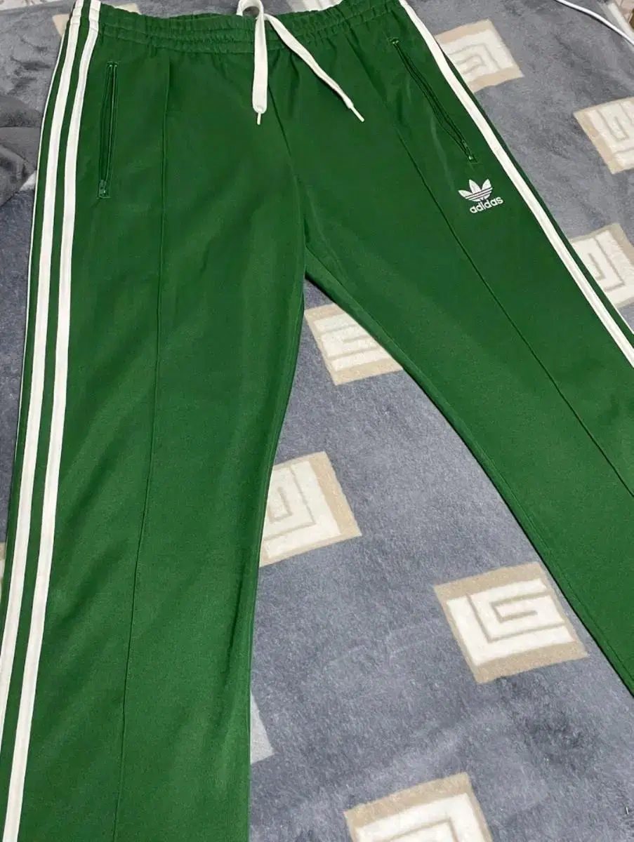 Genuine) Adidas Firebird Green 105 XL Green Sweatpants