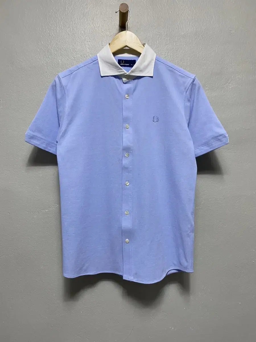 Fred Perry Logo Half-Shirt