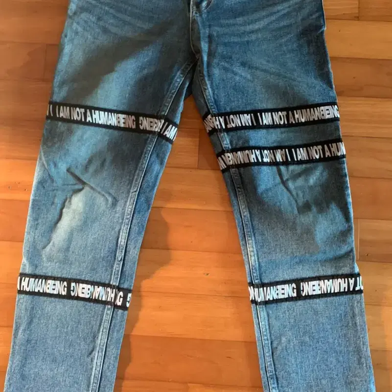 아임낫어휴먼비잉 Basic Logo Tape Patched Denim