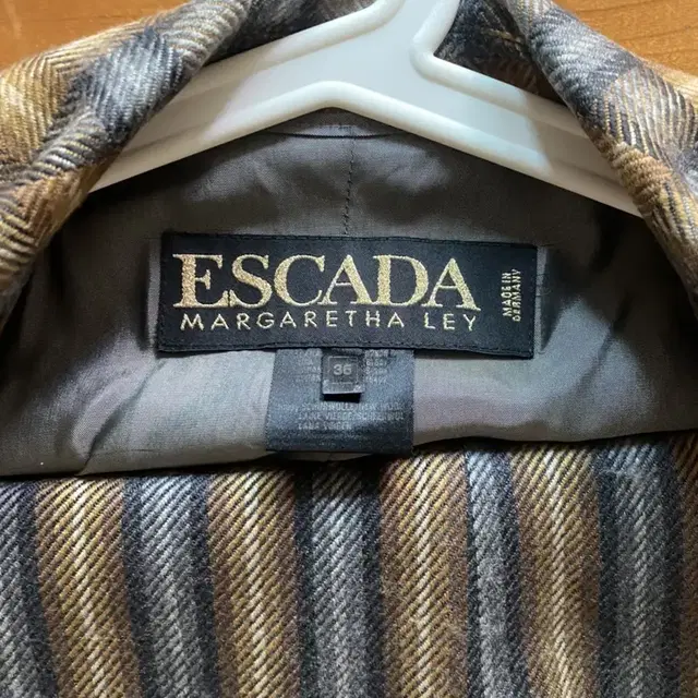 ESCADA 수트