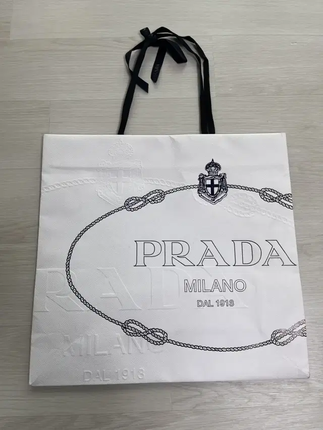 PRADA 프라다 쇼핑백 판매