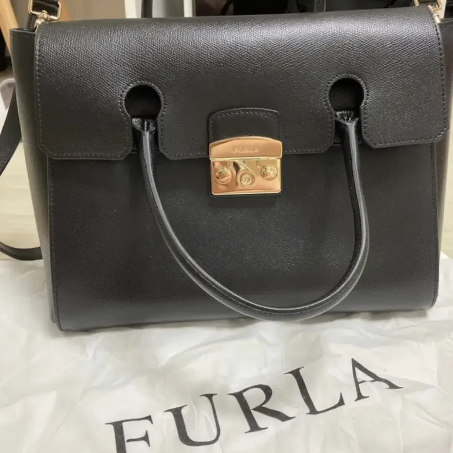 여자 가방 훌라 사첼백 furla 판매합니다