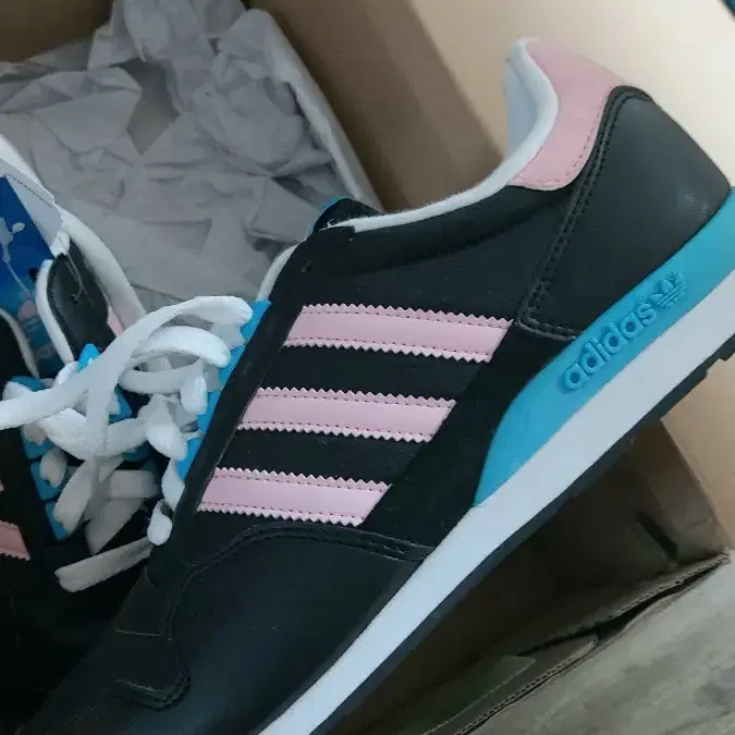 아디다스 운동화.  245. zx 500 j