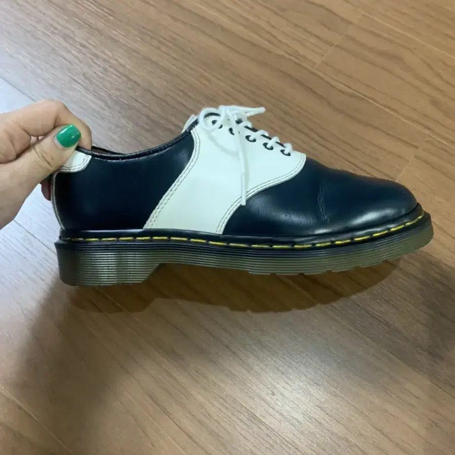 Dr.Martens 닥터마틴 여성 단화_240사이즈