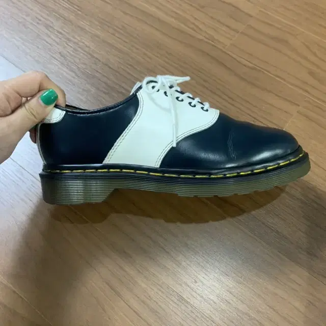 Dr.Martens 닥터마틴 여성 단화_240사이즈