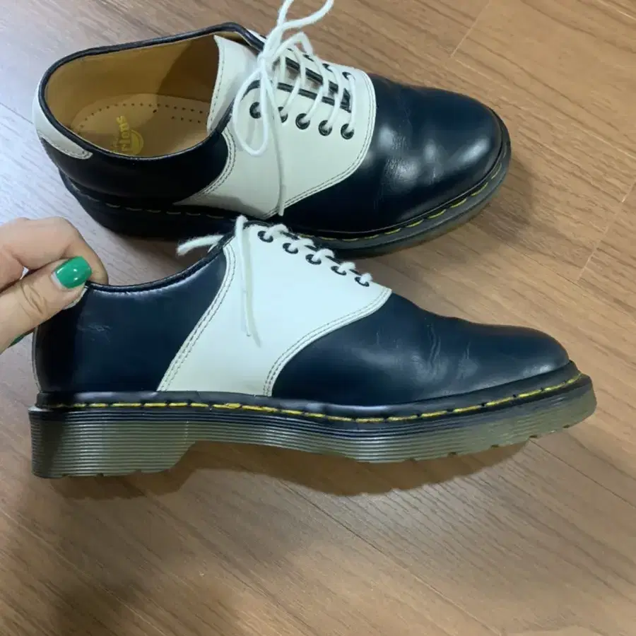 Dr.Martens 닥터마틴 여성 단화_240사이즈