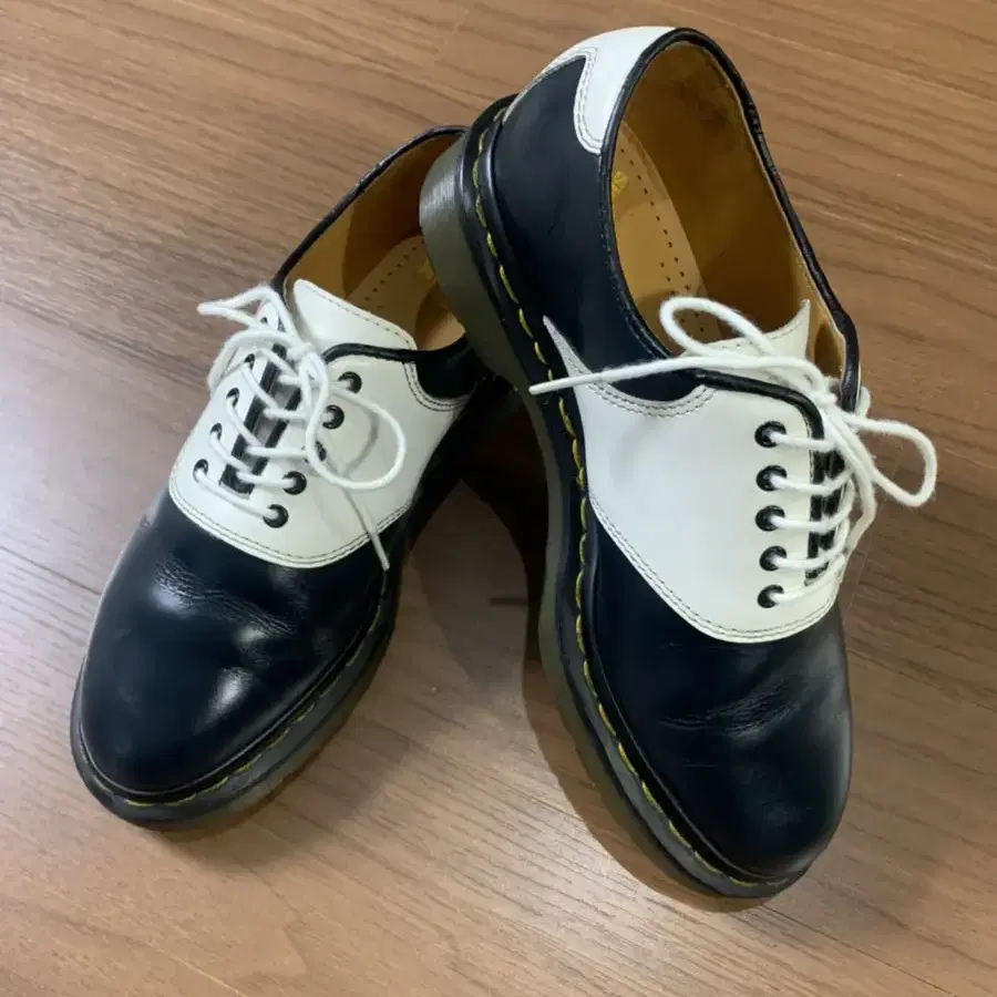 Dr.Martens 닥터마틴 여성 단화_240사이즈