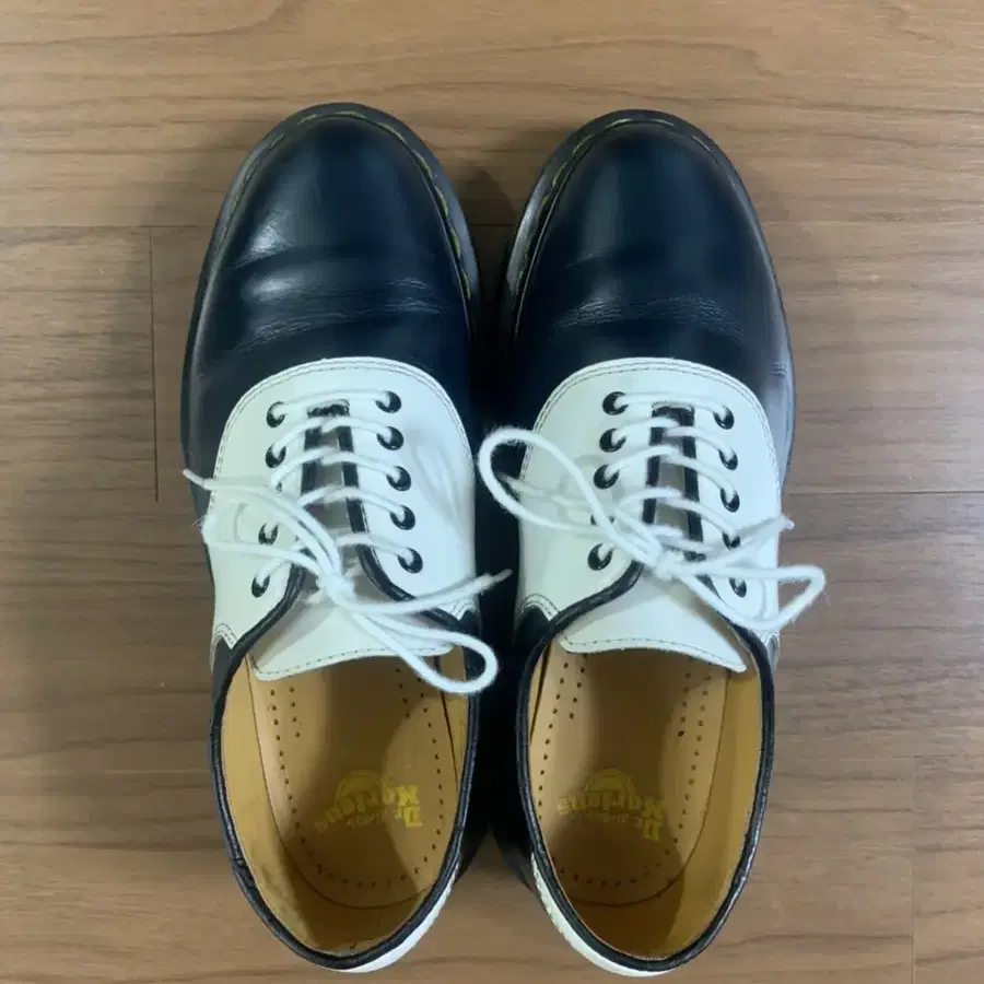 Dr.Martens 닥터마틴 여성 단화_240사이즈