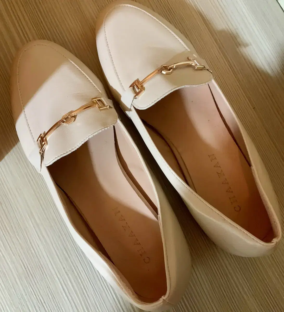 Horsesbit Loafer Ivory 235