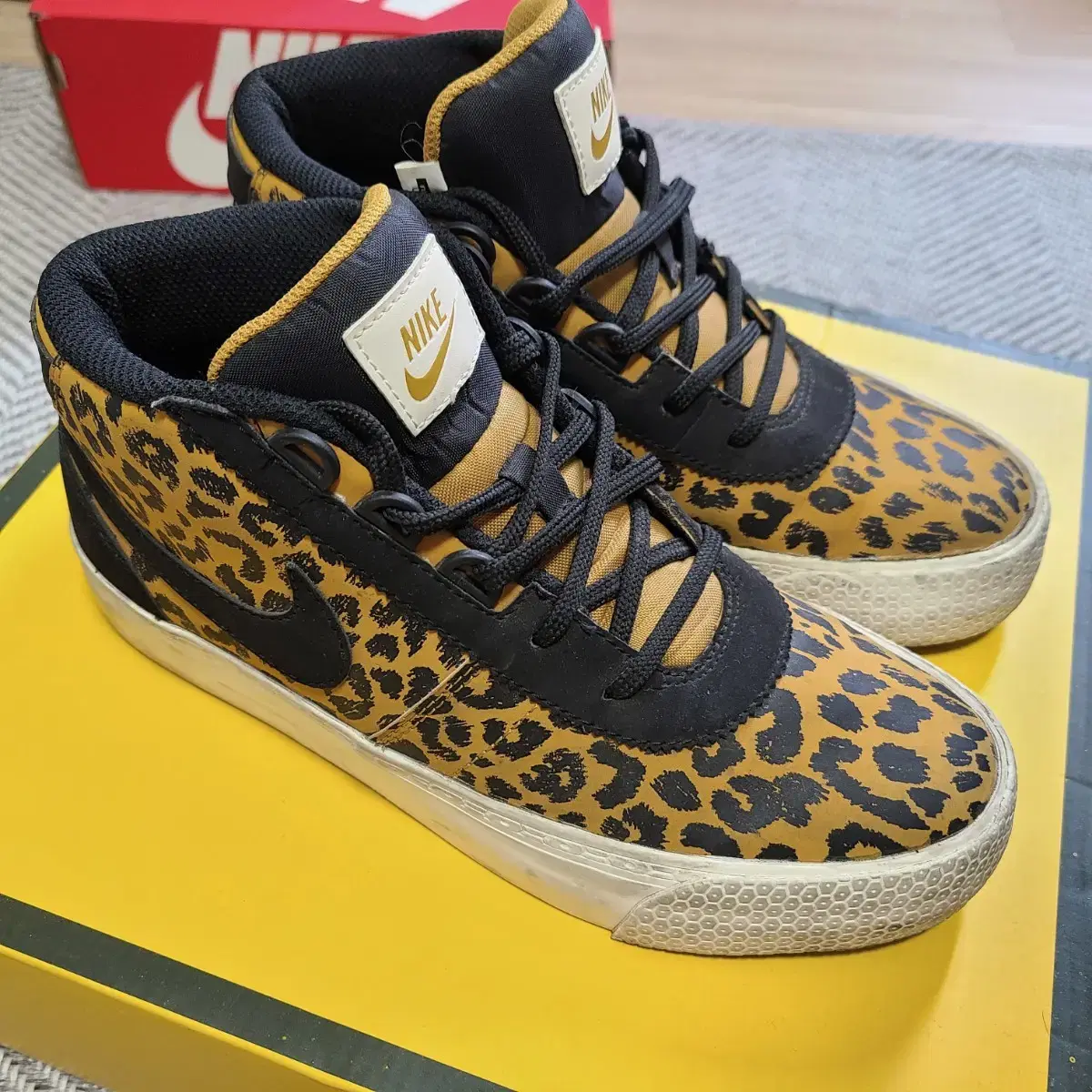 230 Nike Hachi Leopard Blazer