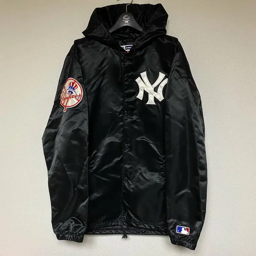 SUPREME 슈프림 [L] Supreme Yankees Satin Hooded Jacket Black