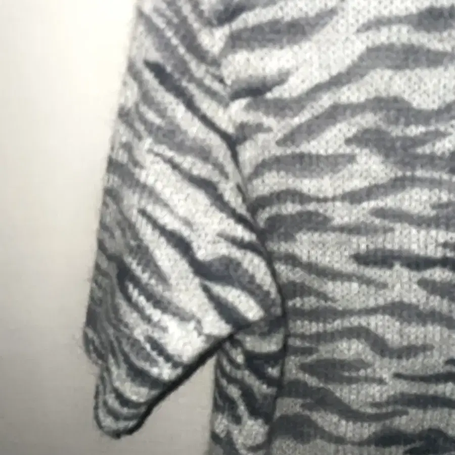 Zebra pattern short-sleeved knitwear