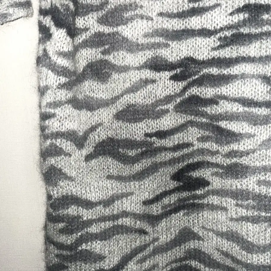 Zebra pattern short-sleeved knitwear