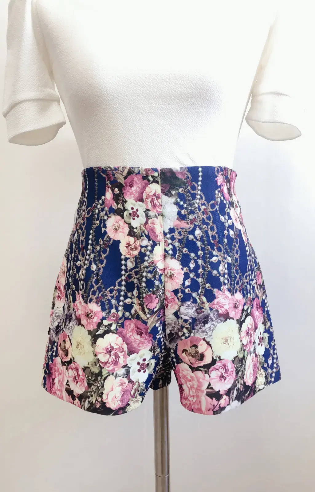 Flower Jewel Pattern Short Pants Size S