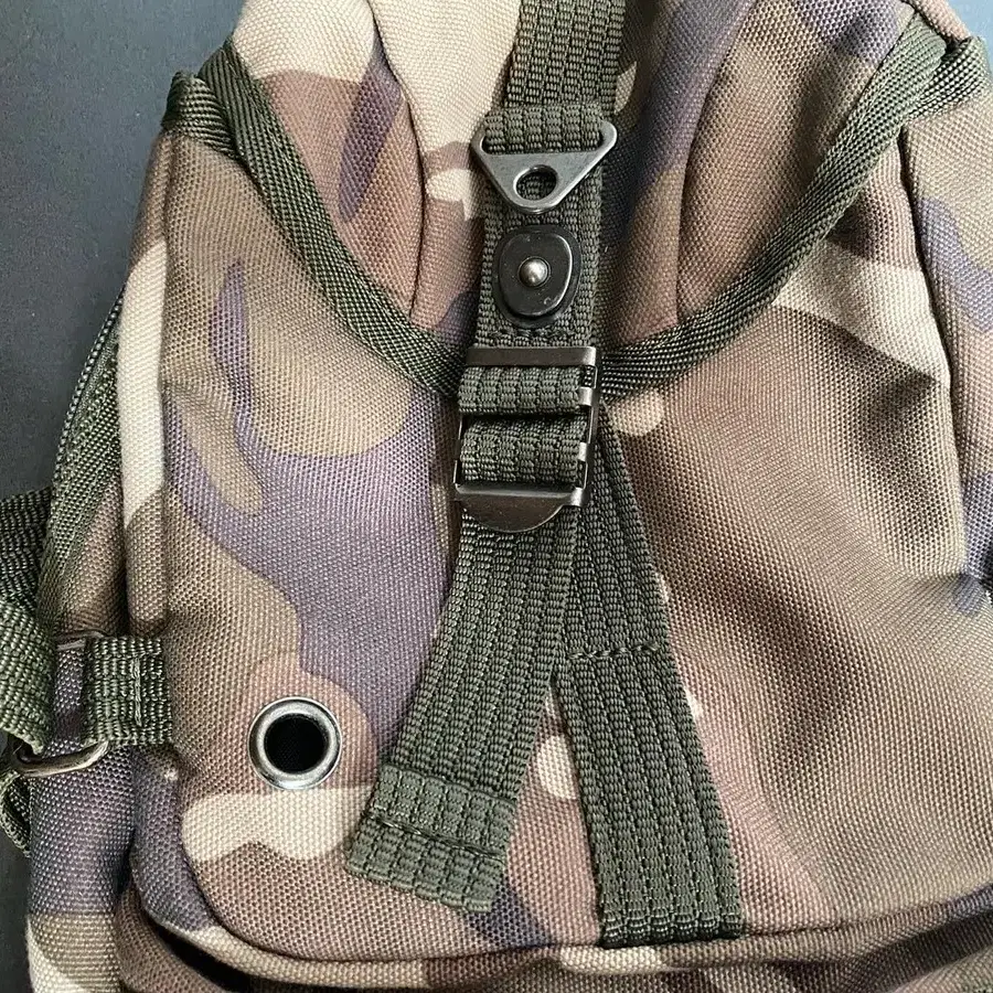 avirex  camo 슬링백 크로스백