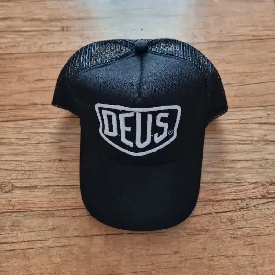 Deus 캡