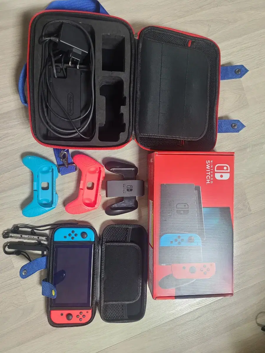 Nintendo Switch Full Set S-Class (Includes bag, pouch, and joystick case)