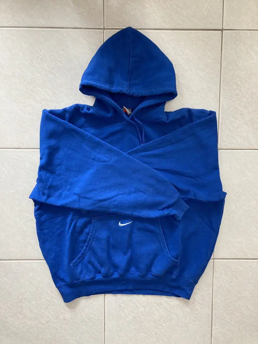 Nike Swoosh Pocket Logo Hoodie Blue, Fila Crop Hoodie Black