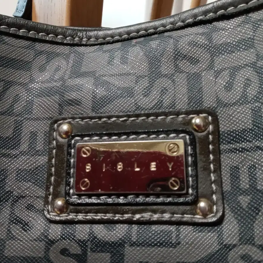 SISLEY. 소가죽 트리밍 숄드백.차콜그레이.