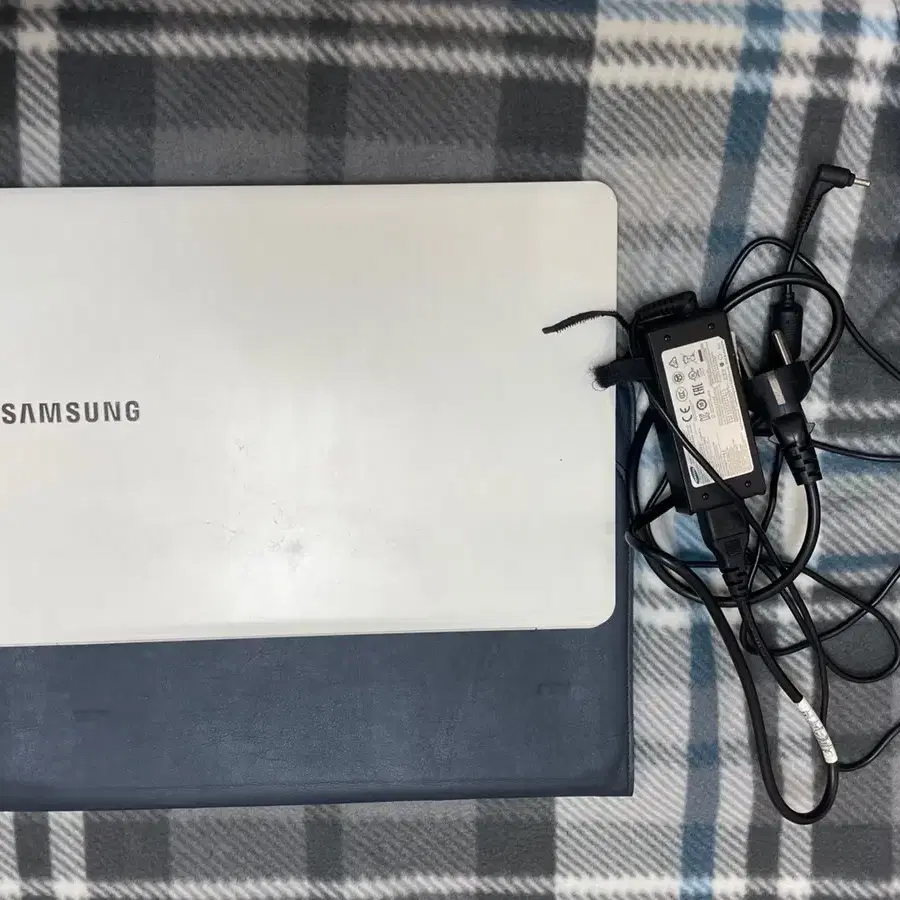 삼성 노트북9 nt910s3l-k14w ssd 128gb FHD입니다