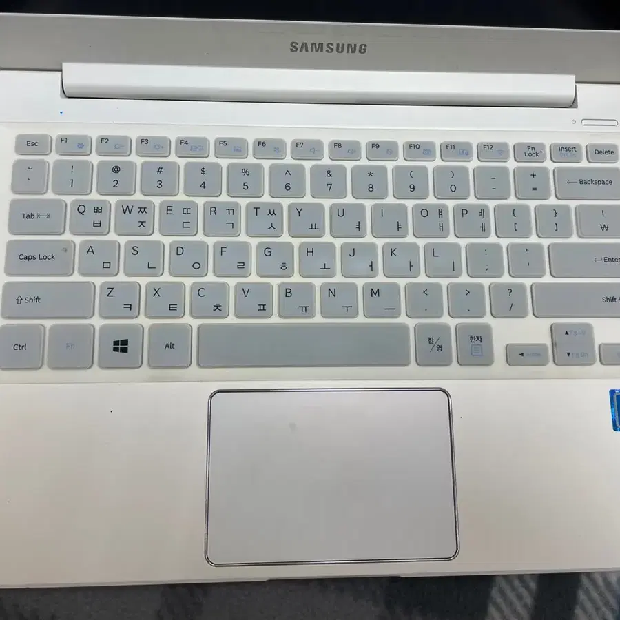 삼성 노트북9 nt910s3l-k14w ssd 128gb FHD입니다