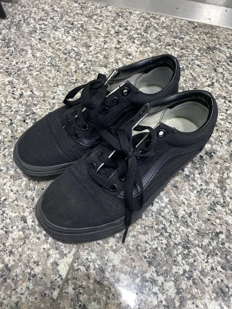 Vahn's Old School All Black