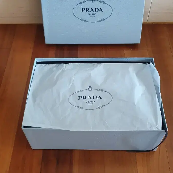 (정품) PRADA 에나멜 펌프스 하이힐