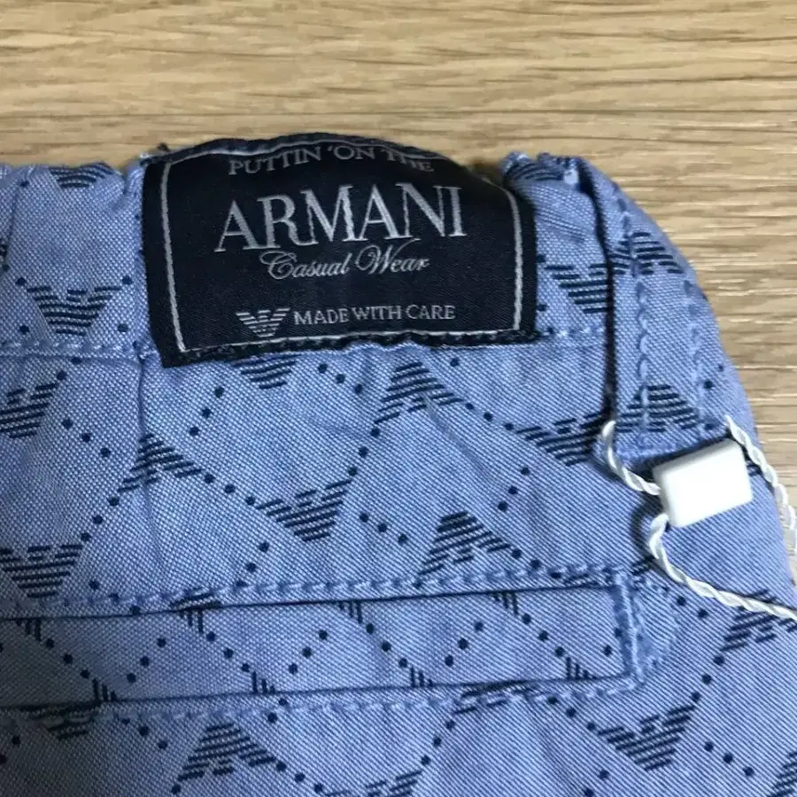 알마니 아르마니 armani 주니어 반바지 새제품 12m, 18m,.