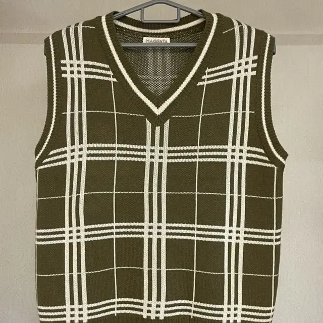 Brown checkered knit (갈색 체크 니트)