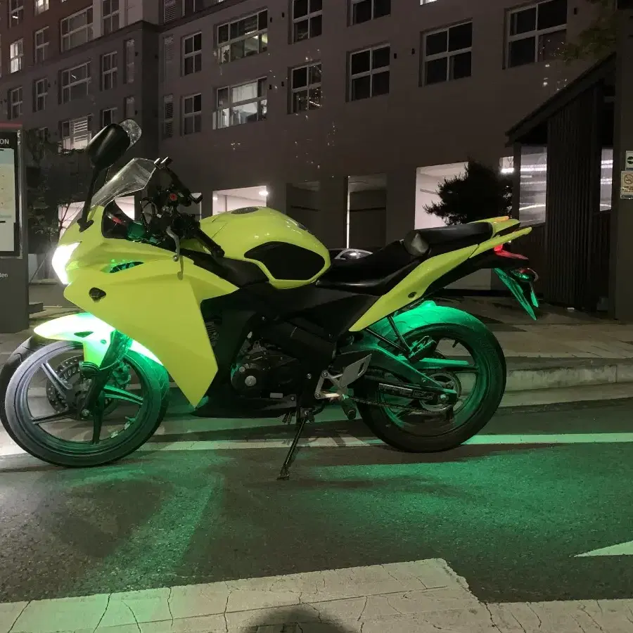 cbr125 2014년식 메뚜기 튜닝 팔아요