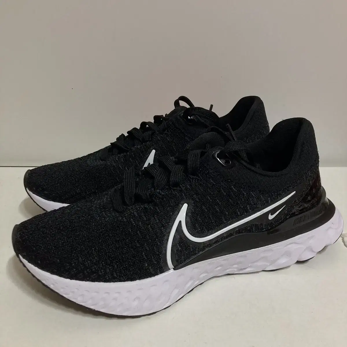 [250] Nike Women's React Infinite Run 3 Black and White