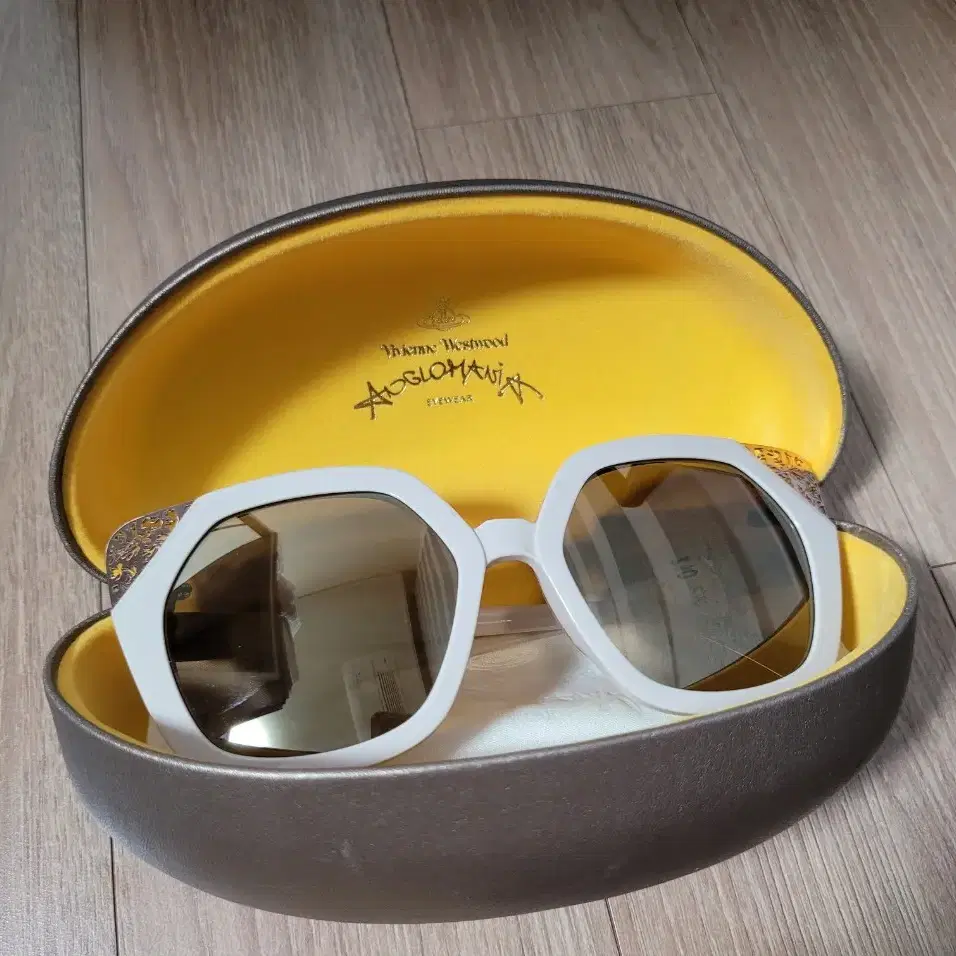 VIVIENNE WESTWOOD VW897S02 새거