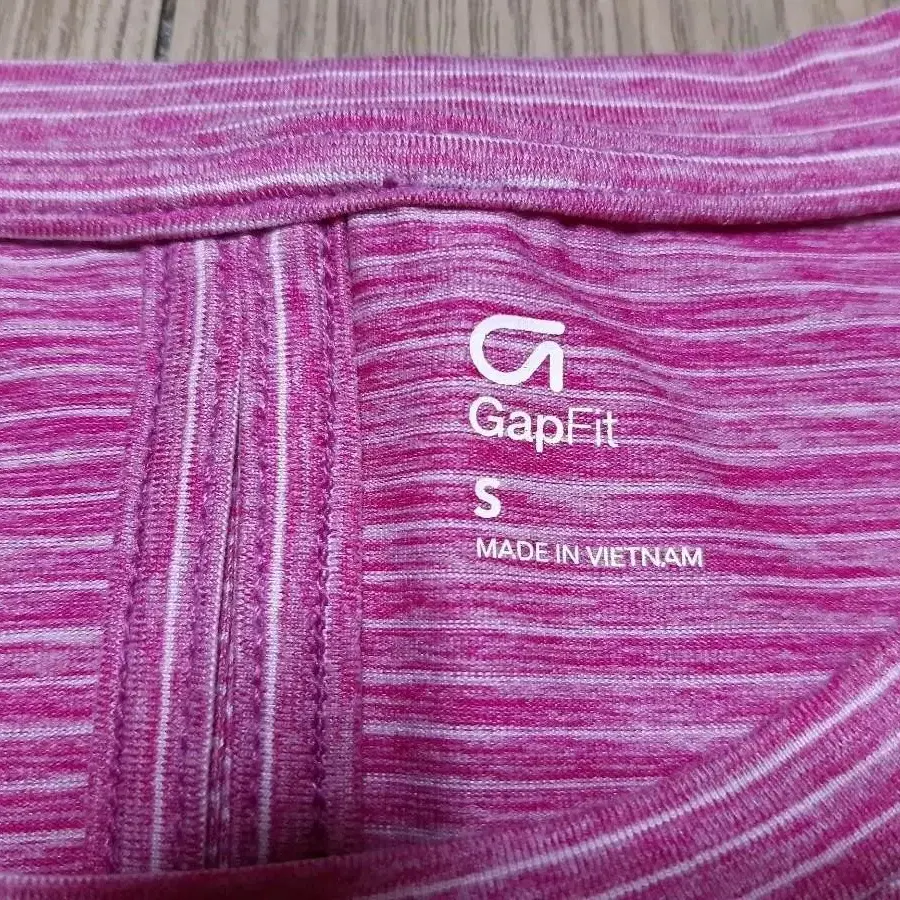 갭 Gap 뒷트임 반팔티 S