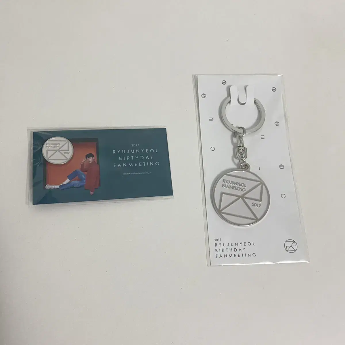 Junyeol Ryu limited edition 2017 fanmeeting Badges, keyrings